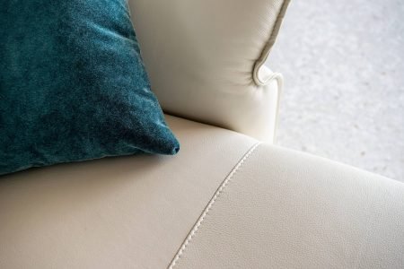Divano moderno angolare con poggiatesta reclinabile con relax lineare pelle e tessuto, modello Orizzonte | Gobbo Salotti